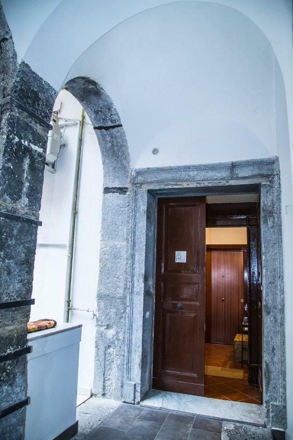 Domus Donnaregina Apartments Naples Luaran gambar