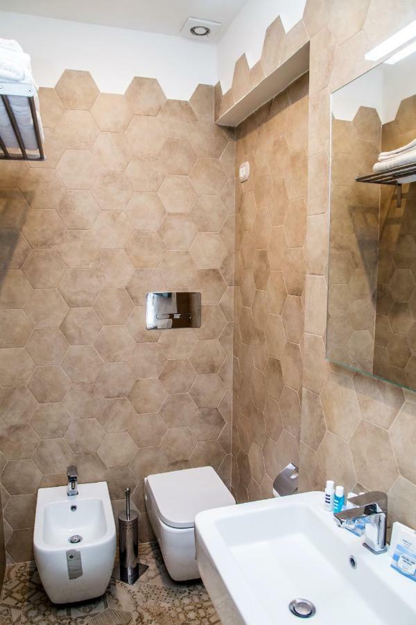 Domus Donnaregina Apartments Naples Luaran gambar