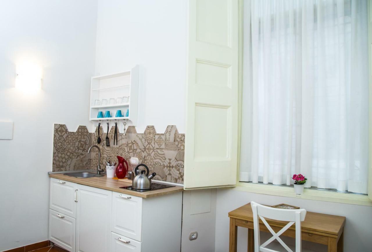 Domus Donnaregina Apartments Naples Luaran gambar